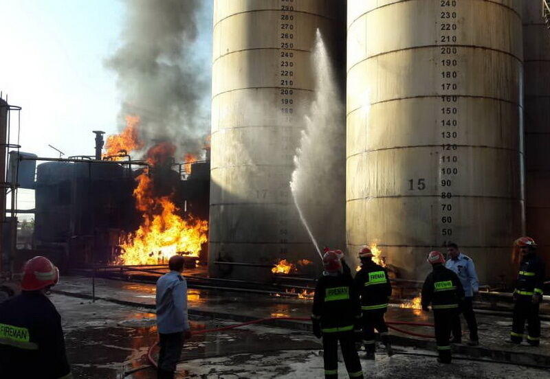 В Иране в результате пожара на нефтяном заводе пострадали 15 человек (Обновлено)