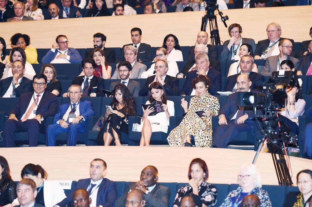 Birinci vitse-prezident Mehriban Əliyeva UNESKO-nun Ümumdünya İrs Komitəsinin 43-cü sessiyasının açılış mərasimində iştirak edib (FOTO) (YENİLƏNİB-2)