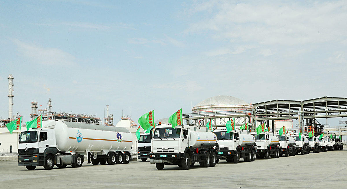 Turkmenistan delivers first batch of gasoline to Afghanistan