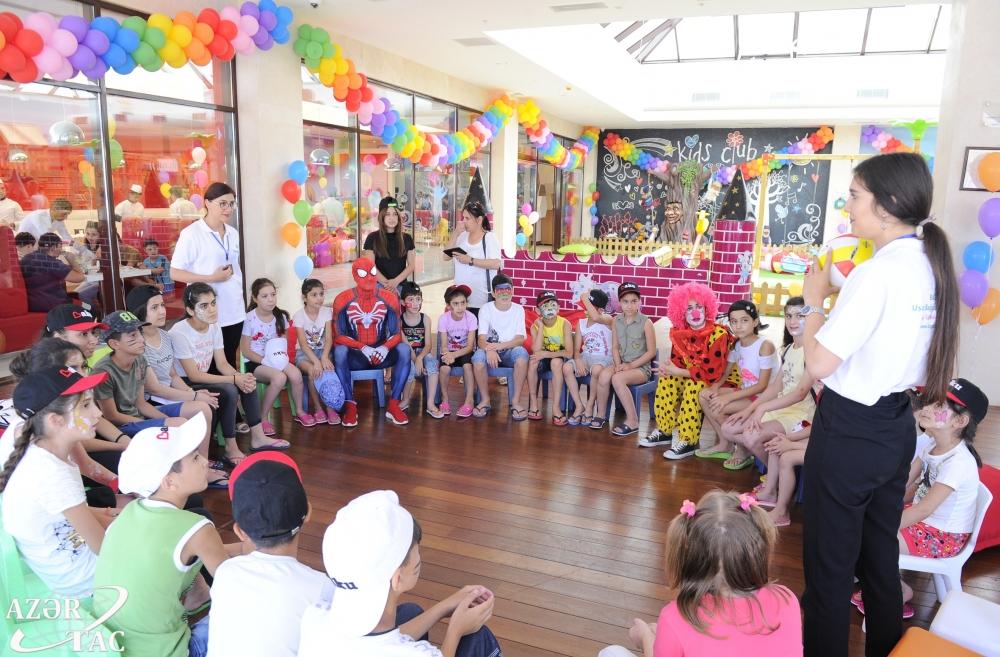 Leyla Aliyeva attends entertainment show organized by the Heydar Aliyev Foundation for children (PHOTO)