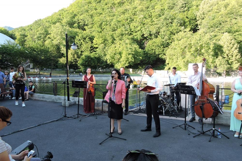 Российский квинтет No Indifference на живописном берегу озера Мархал подарил хорошее настроение (ФОТО)