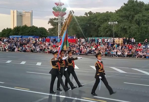 Азербайджанские военнослужащие приняли участие в военном параде в Минске (ФОТО)