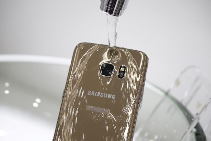 Samsung in hot water over splashy Australian phone ads