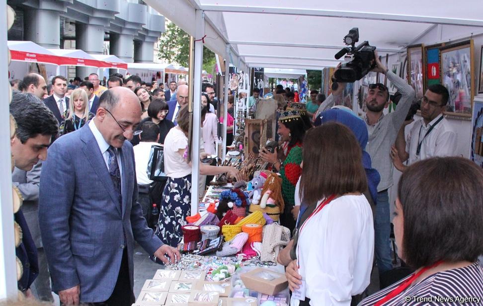 В центре Баку созданы квартал гончарного дела, деревня ковроткачества, поселок медников (ФОТО)