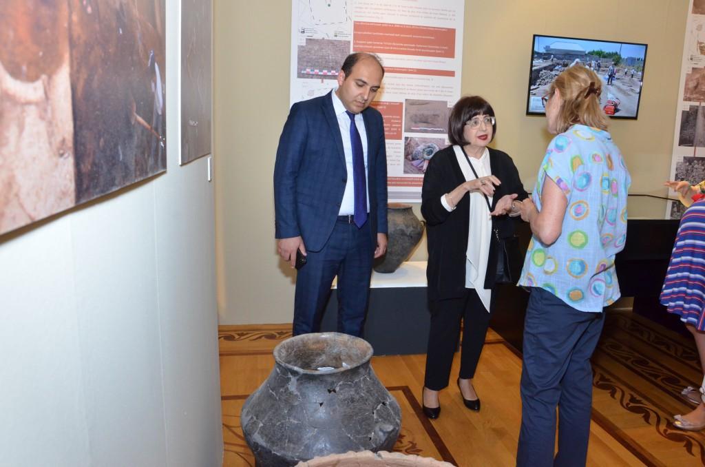 Археологии Азербайджана и Франции представили редкие артефакты мировой значимости  (ФОТО)
