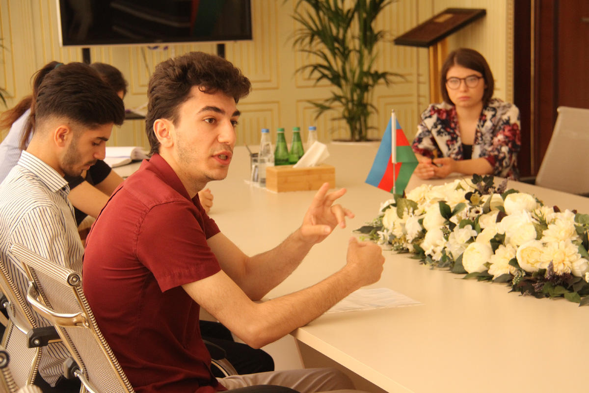 Ректор БГУ в эфире «QəbuldASAN» ответил на вопросы студентов (ФОТО)