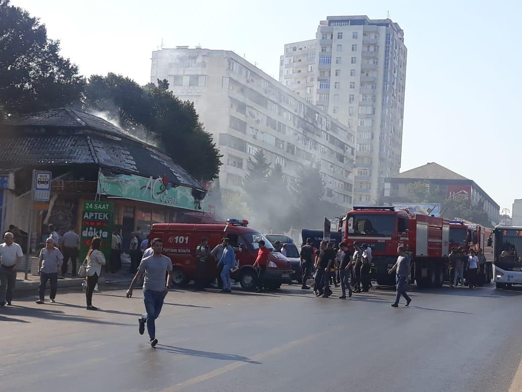 В Баку произошел пожар в цветочном магазине (ФОТО)