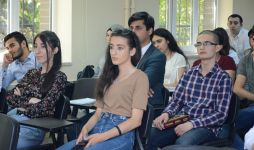 Aİİ-də “Azərbaycan və Amerika cəmiyyətlərində dinə münasibət” mövzusunda seminar keçirilib (FOTO)