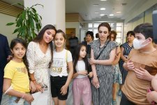 Vice-President of Heydar Aliyev Foundation Leyla Aliyeva meets with children undergoing treatment at medical centers in Baku (PHOTO)