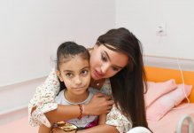 Вице-президент Фонда Гейдара Алиева Лейла Алиева встретилась с детьми, получающими лечение в ряде медицинских учреждений Баку (ФОТО)
