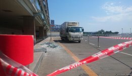 Aeroport ərazisində QƏZA - Yük maşını terminal binasına ziyan vurdu (FOTO)