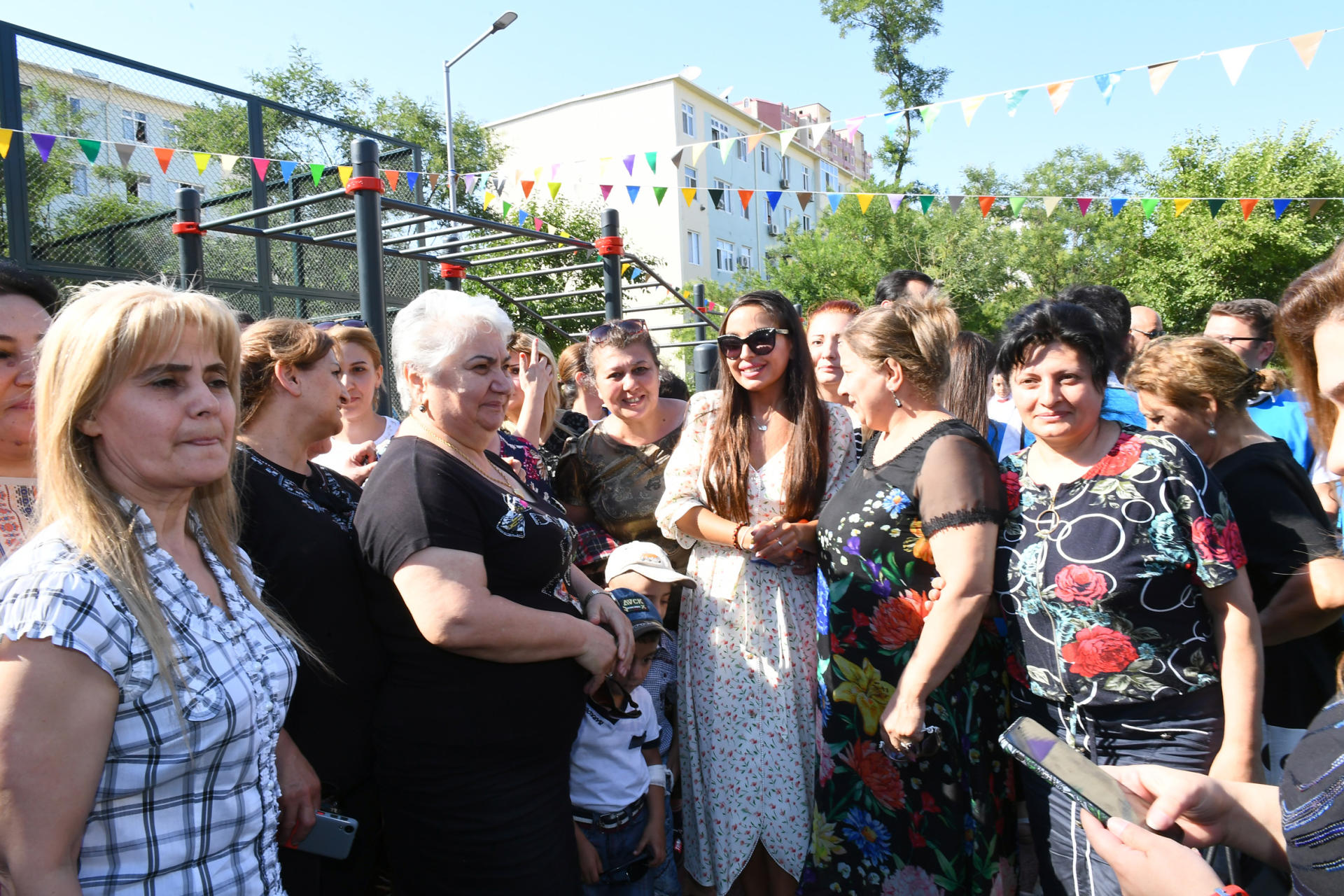 Вице-президент Фонда Гейдара Алиева Лейла Алиева приняла участие в открытии очередного благоустроенного двора в рамках проекта «Наш двор» (ФОТО)