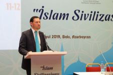 “İslam Sivilizasiyası Qafqazda” II Beynəlxalq Simpoziumu panellərlə davam edir (FOTO) - Gallery Thumbnail