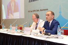“İslam Sivilizasiyası Qafqazda” II Beynəlxalq Simpoziumu panellərlə davam edir (FOTO)