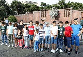 Минтруда Азербайджана организовало летний лагерь для детей шехидов апрельских боев (ФОТО)