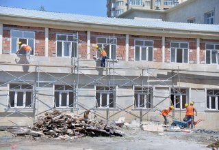 С начала года в Баку отремонтировано более 80 школ