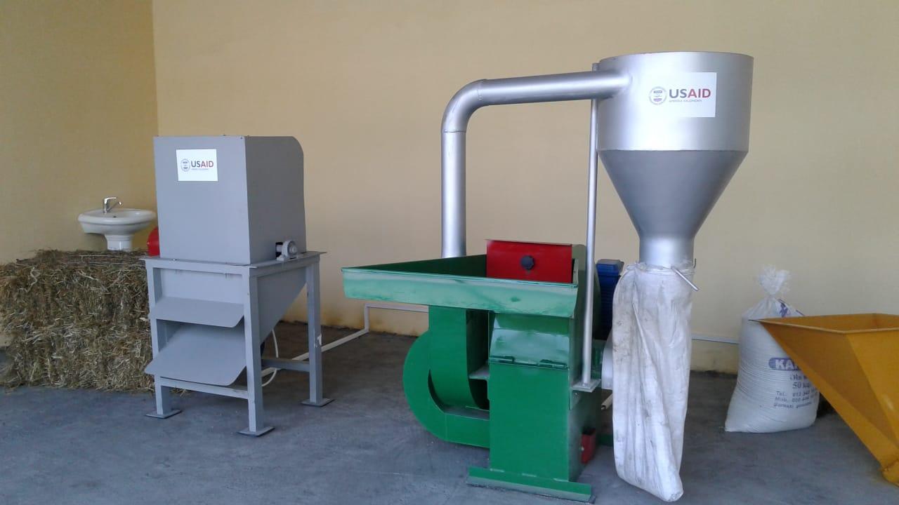 В Азербайджане построены новые предприятия по переработке кормов и инкубатор (ФОТО)