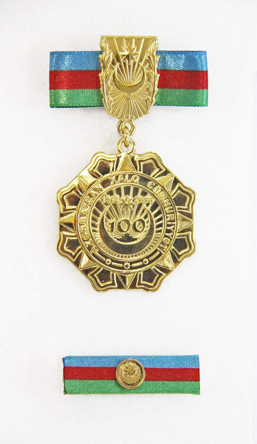 Professor Vidadi Muradov “Azərbaycan Xalq Cümhuriyyətinin 100 illiyi” yubiley medalı ilə təltif olunub (FOTO) - Gallery Image
