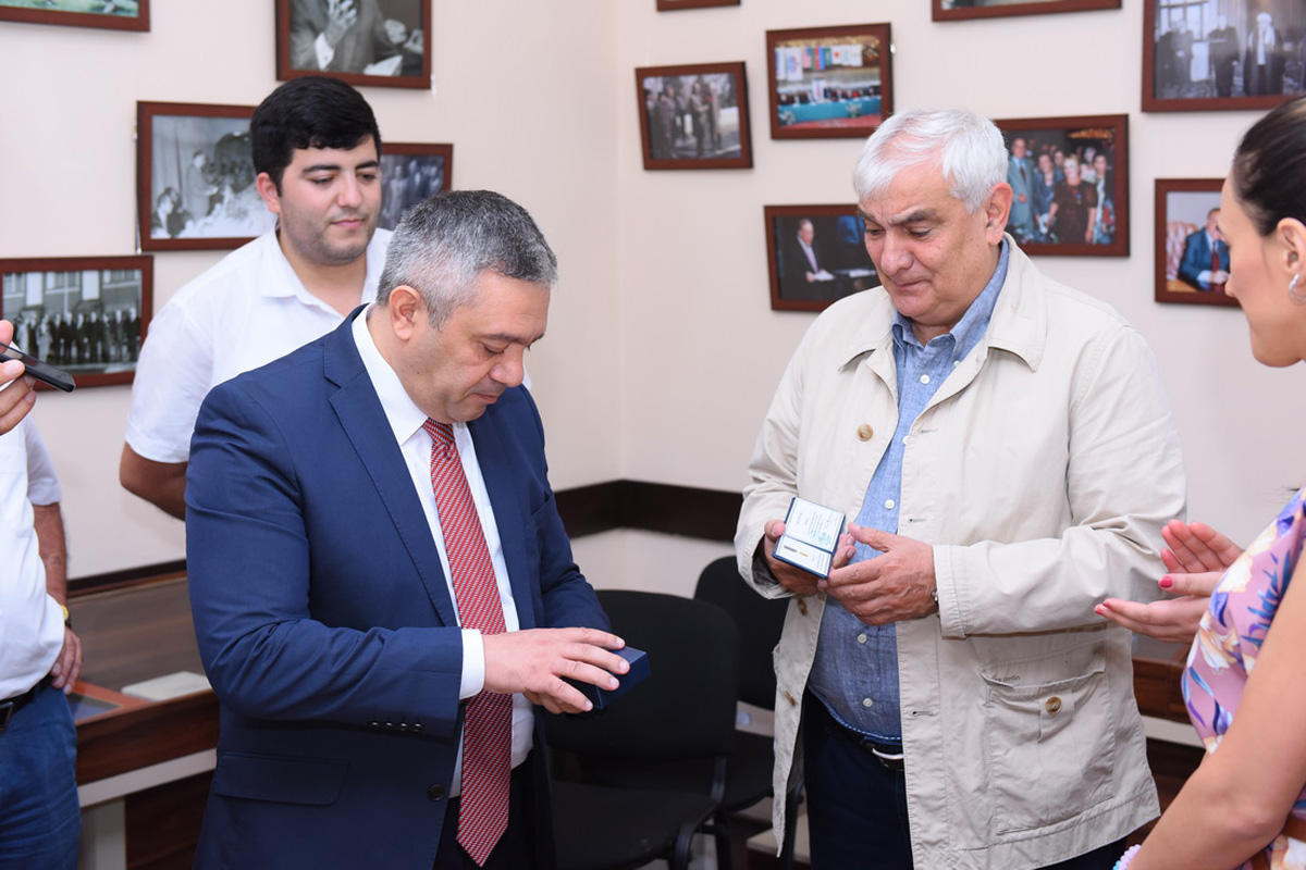 Kamal Abdulla “Azərbaycan diplomatik xidmət orqanları – 100” medalı ilə təltif edilib (FOTO)