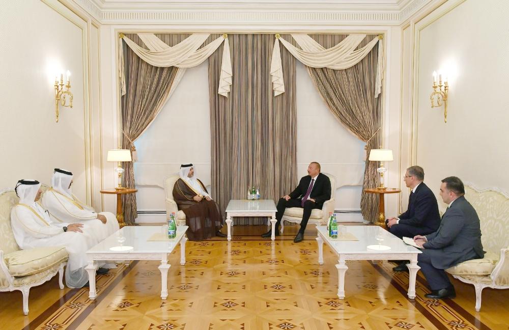 Президент Ильхам Алиев принял министра муниципалитетов и окружающей среды Катара (ФОТО) (версия 2)
