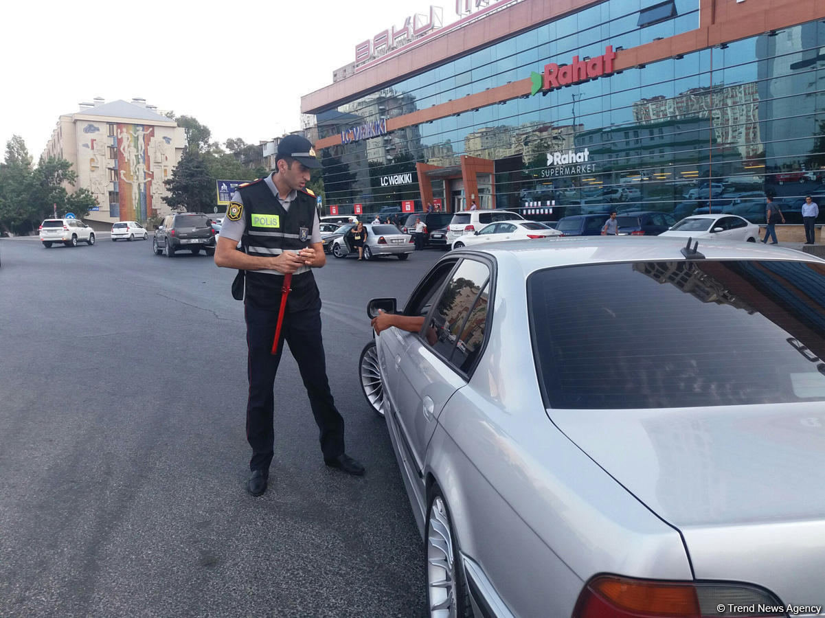 Дорожная полиция Ясамальского района продолжает мероприятия по обеспечению безопасности дорожного движения (ФОТО)