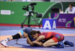 Азербайджанские спортсменки начали выступления с победы  на ЧМ по борьбе в Казахстане