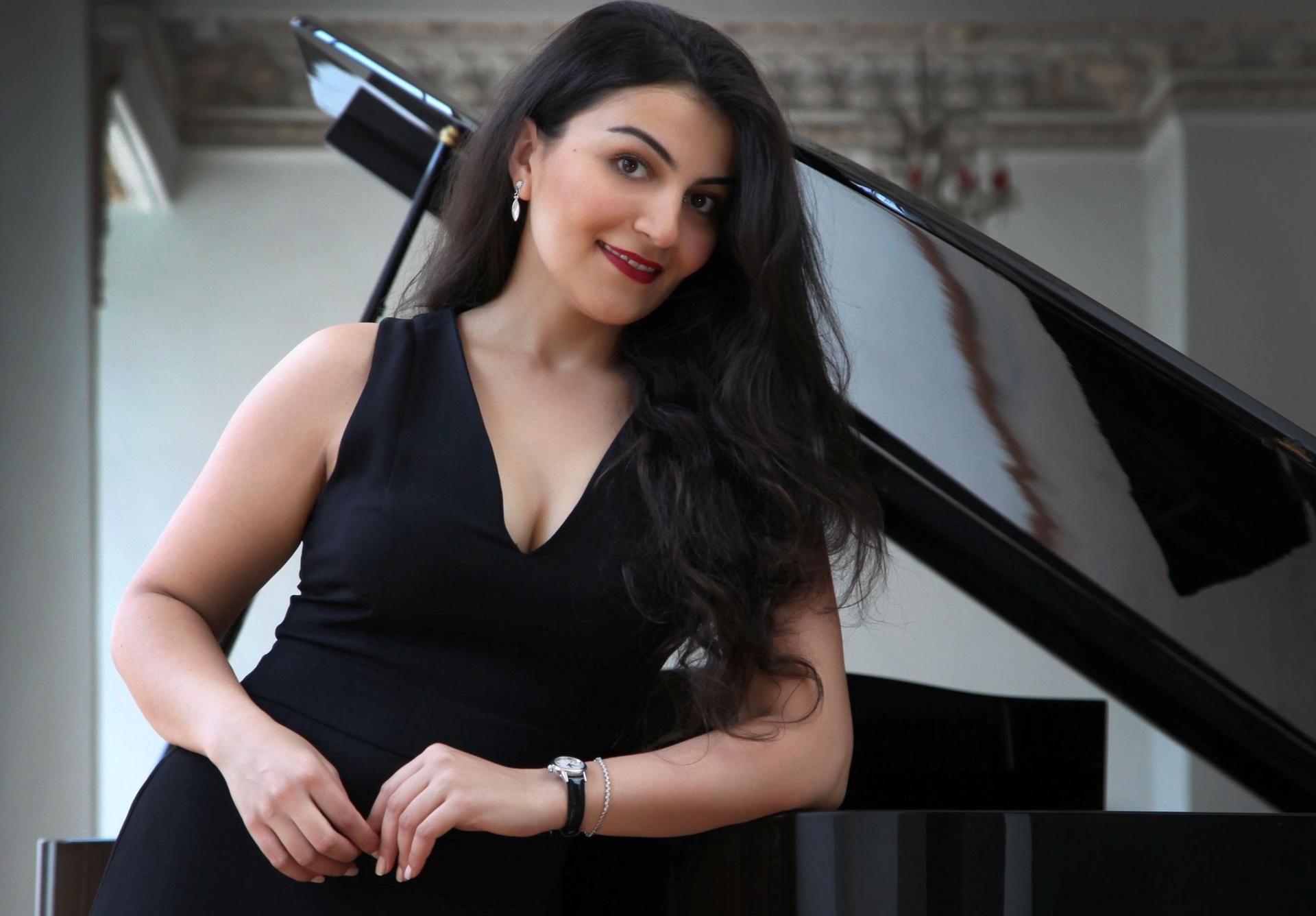 Азербайджанская певица удостоена премии СНГ "Содружество дебютов"