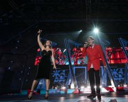 Открытие фестиваля "ЖАРА 2019" в Баку – зажигательные номера и экстравагантные  сценические наряды (ФОТО)