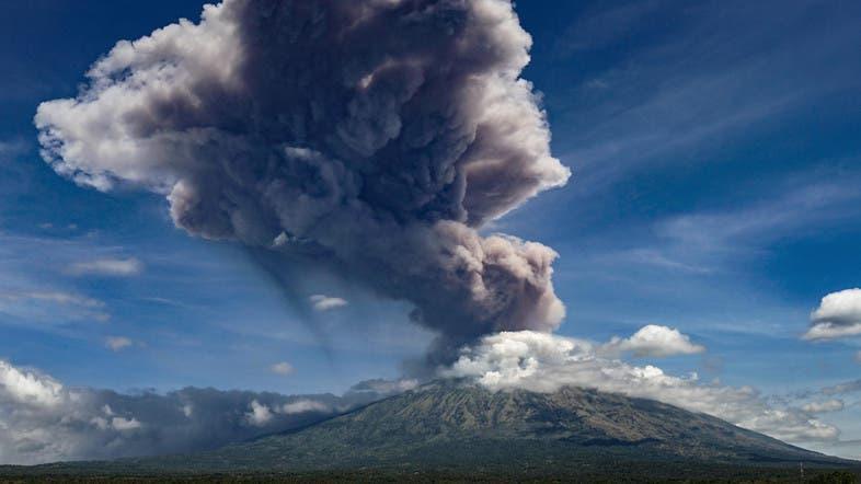 На севере Коста-Рики начал извергаться вулкан