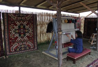 Азербайджанские ковры вызвали большой интерес на национальном фестивале в Гедабеке (ФОТО)