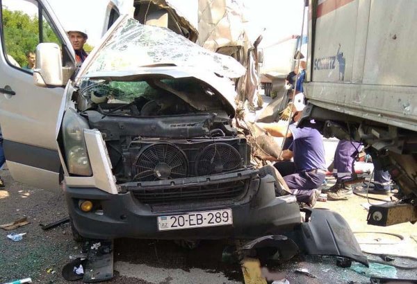 Moskvadan Azərbaycana gələn mikroavtobus Rostovda yük maşınına çırpıldı - 2 ölü, 11 yaralı (FOTO) (YENİLƏNİB)