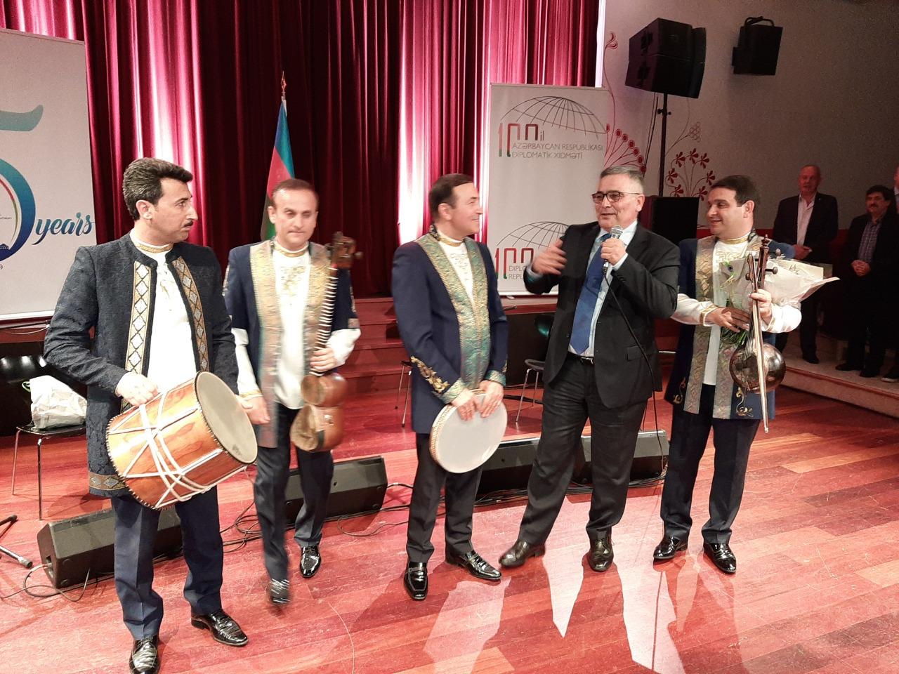 Азербайджанцы призывают Европу к совершенству через философию Насими (ФОТО) - Gallery Image