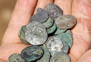 Польские археологи нашли клад из тысячи серебряных монет XVII века