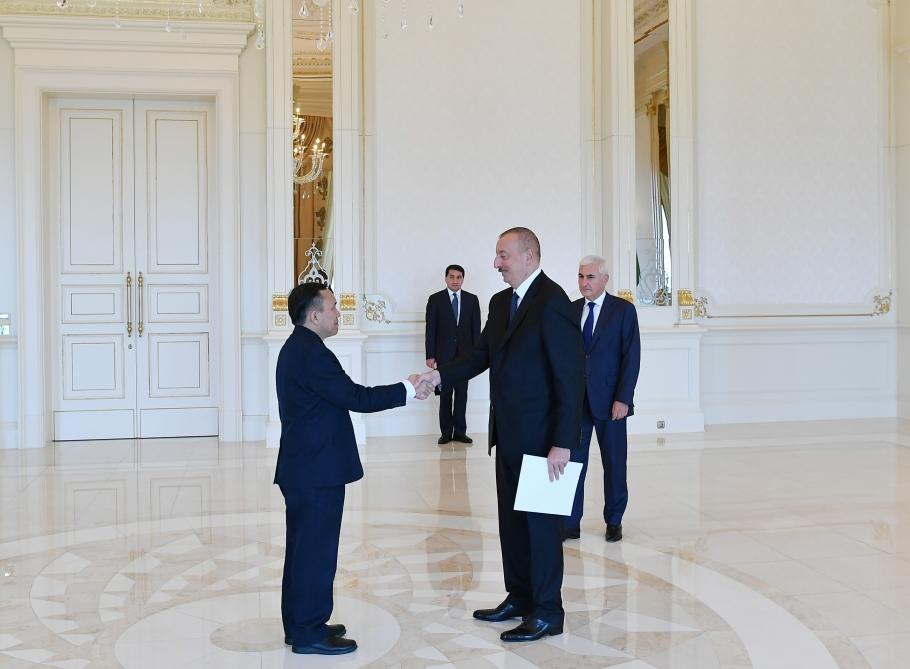 Президент Ильхам Алиев принял верительные грамоты новых послов Омана и Лаоса (ФОТО)