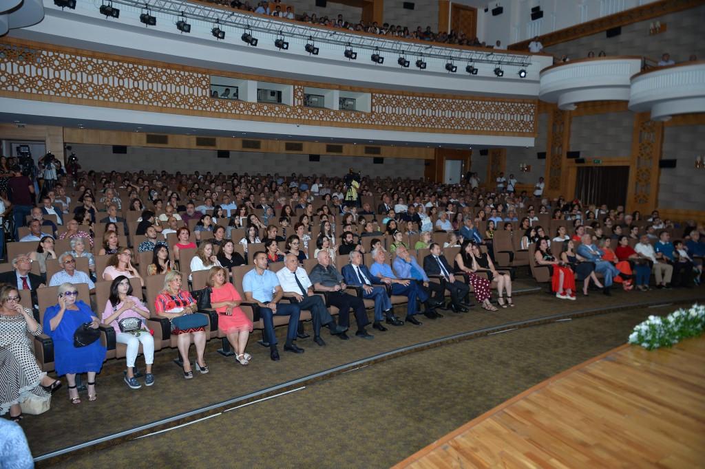 Азербайджанские кинематографисты торжественно отметили День национального кино (ФОТО)