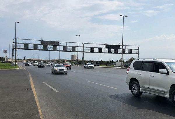 В Баку еще на одной дороге снижен скоростной режим