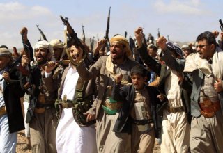Yemeni Houthi rebels fire missile to force away Saudi-led coalition's warplane