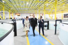 Президент Ильхам Алиев и Первая леди Мехрибан Алиева ознакомились с производственным процессом на рыборазводном заводе «НереМИЗ», созданном в Пираллахинском районе (ФОТО)