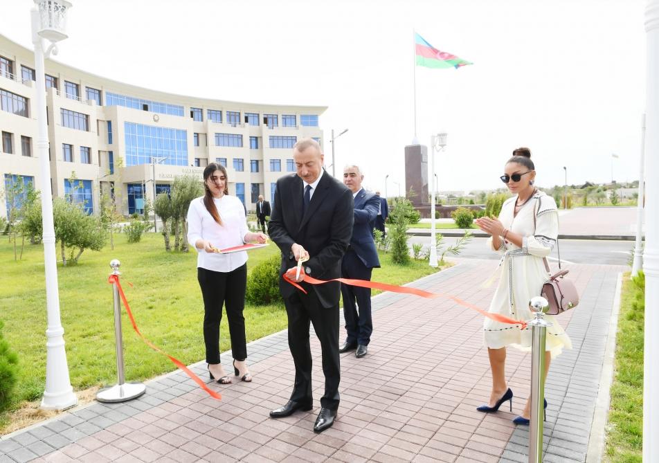 Azerbaijani president, first lady inaugurate Youth Center in Pirallahi district (PHOTO)