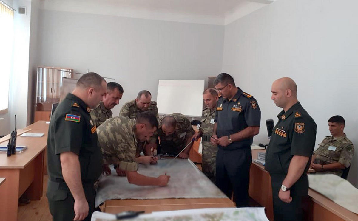 В воинских объединениях и соединениях ВС Азербайджана начались командно-штабные учения (ФОТО)