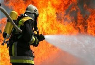 В Баку горит школа