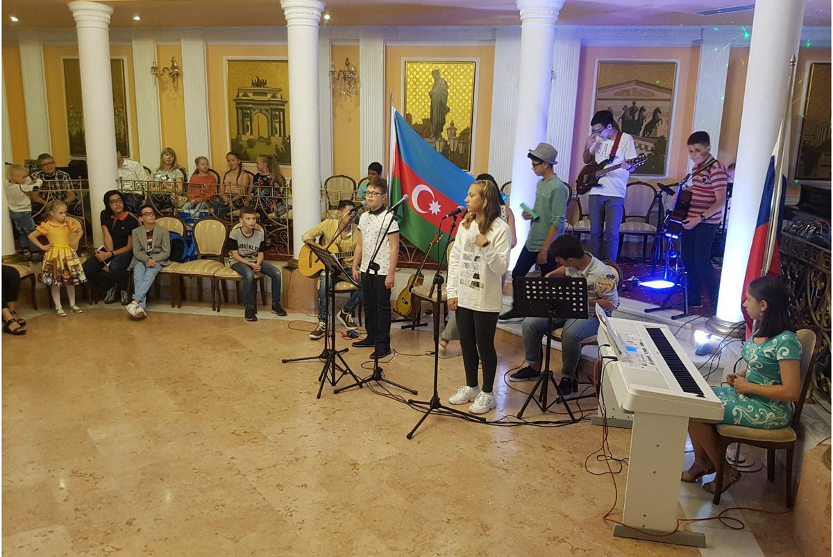 Юные музыканты выступили с концертом в посольстве России в Азербайджане (ФОТО)