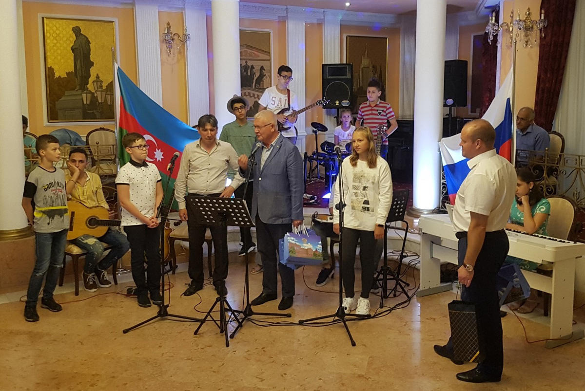Юные музыканты выступили с концертом в посольстве России в Азербайджане (ФОТО)