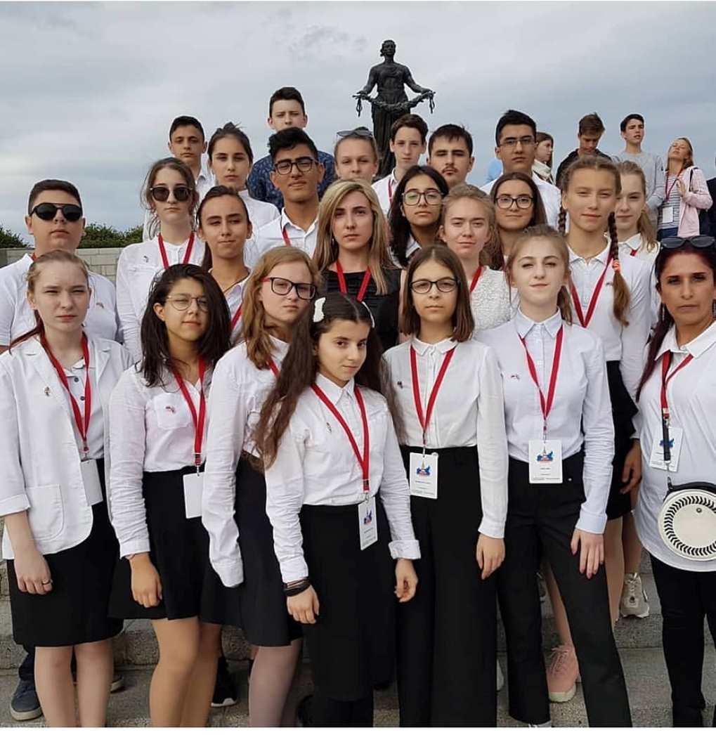 Азербайджанские школьники ознакомились с достопримечательностями Санкт-Петербурга (ФОТО)