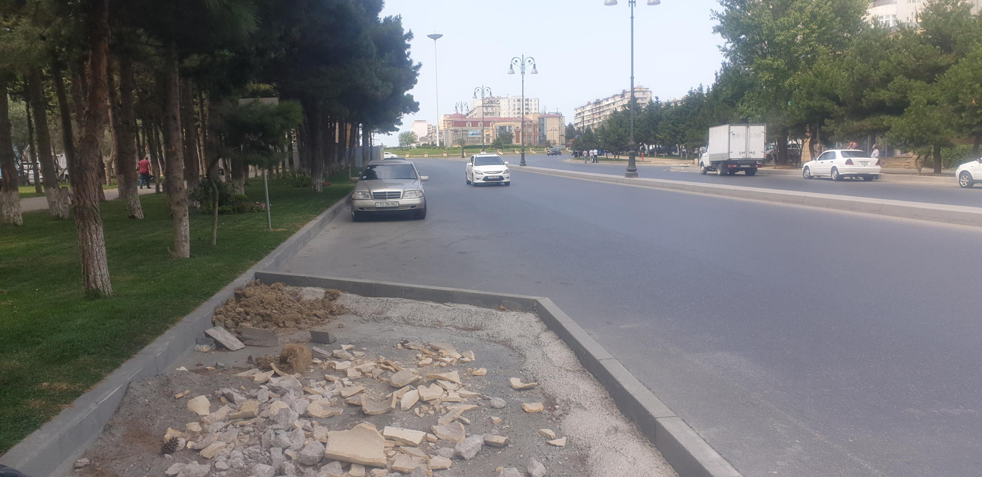 Бакинское транспортное агентство продолжает обустраивать дороги столицы Азербайджана (ФOTO)
