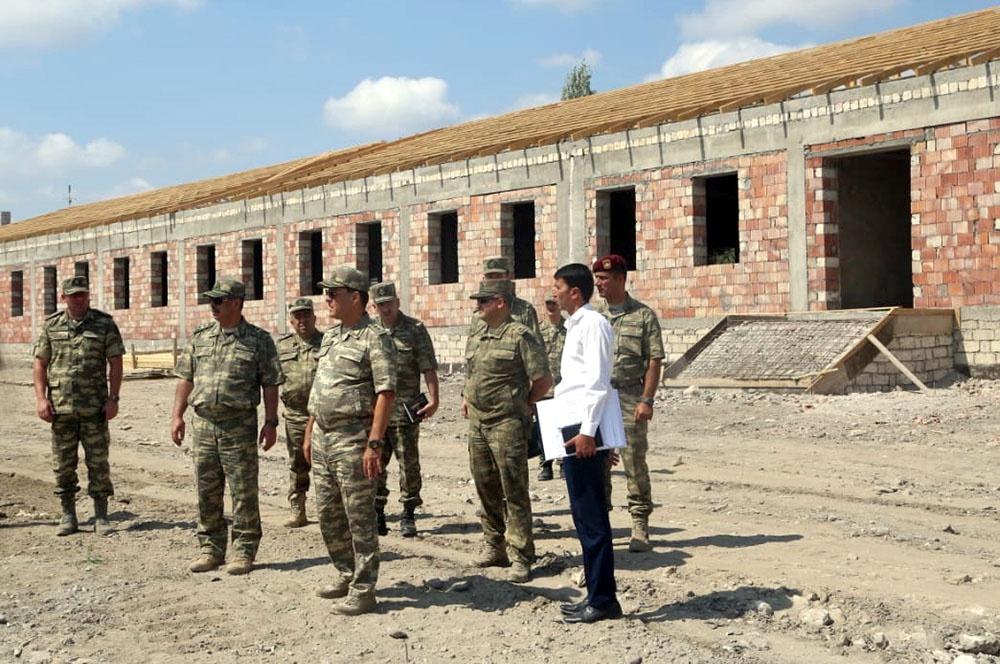 Министр обороны Азербайджана посетил строящиеся объекты в прифронтовой зоне (ФОТО/ВИДЕО)