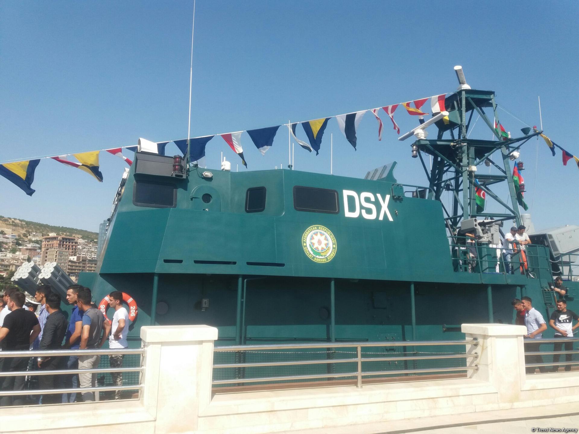 Azərbaycan istehsalı olan "Tufan" gəmisinin nümayişi olub (FOTO)
