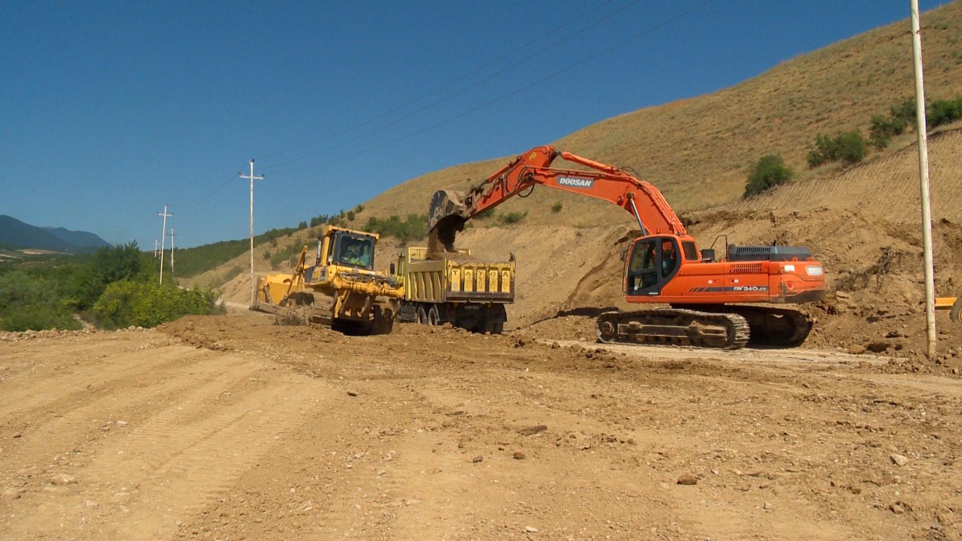 В Азербайджане продолжается масштабная реконструкция автомобильных дорог (ФОТО) - Gallery Image