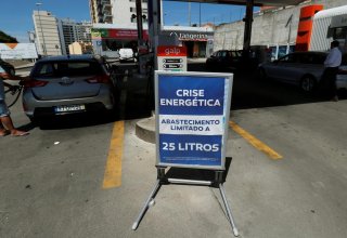 Portugal's fuel-tanker drivers call off strike to negotiate