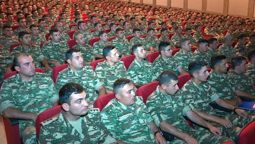 Əlahiddə Ümumqoşun Orduda taqım komandirləri ilə keçirilən komandir hazırlığı məşğələləri yekunlaşıb (FOTO)